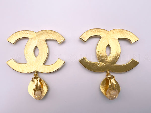 CHANEL 2019 Métiers d'Art Egyptian Nile CC Drop Earrings Black Enamel Gold