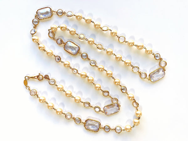 Chanel 1989 Vintage Clear White Jumbo Crystal and Pearl Chicklet Sautoir Station Strand Necklace