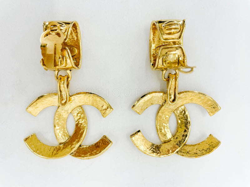 Chanel Gold CC Logo Pearl Drop Clip On Earrings 93A Vintage