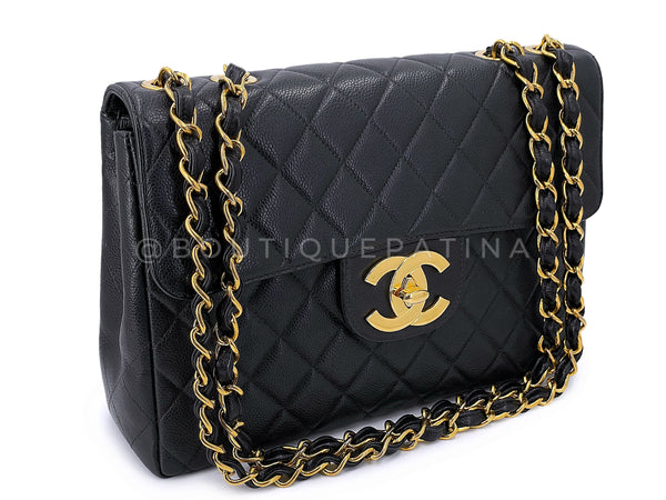 Lot - A Chanel Jumbo Classic Flap shoulder bag