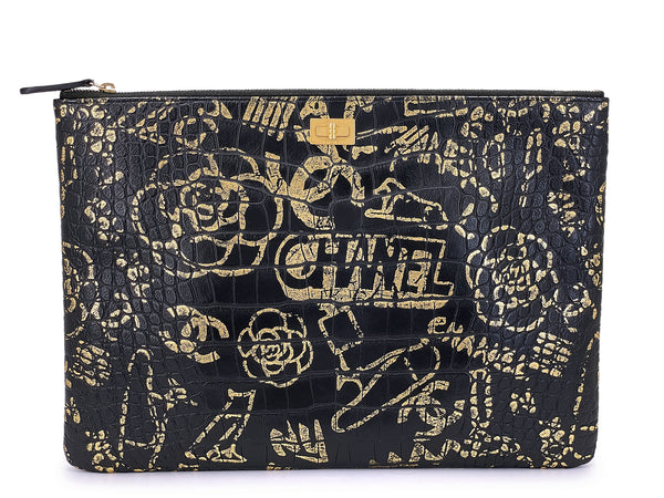 Chanel 19A Egypt Paris-New York Graffiti Print Black Gold Clutch Bag O Case Large 243