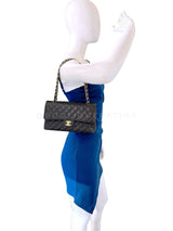 Chanel 2005 Vintage Black Caviar Medium Classic Double Flap Bag 24k GHW D3R
