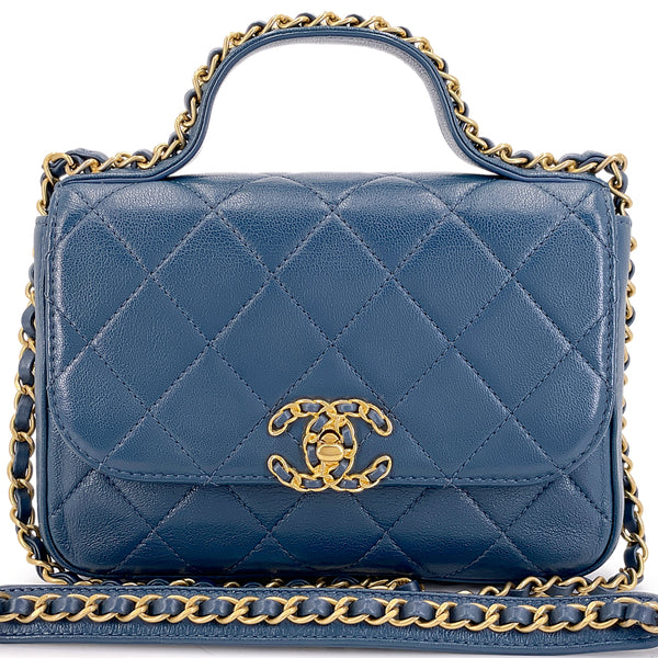 新品　残り1点　CHANEL シャネル　手袋　ロゴ　青　ブルー Chanel 19 Slate Blue Infinity Top Handle Crossbody Flap Bag GG5