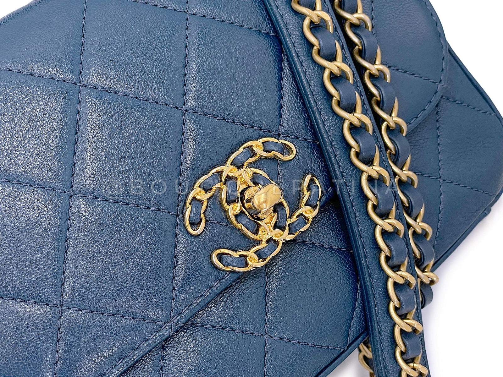 CHANEL 青系チェック柄 ノベルティバッグ　スパンコール Chanel 19 Slate Blue Infinity Top Handle Crossbody Flap Bag GG5