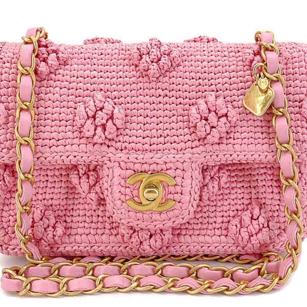 CHANEL ヴィンテージ　ピアノ　バッグ　ピンク Chanel 2005 Vintage Pink Sakura Caviar Medium Classic Double Flap