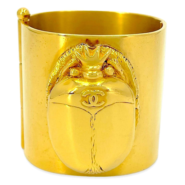 CHANEL 94A パール カフス ゴールド ヴィンテージ フランス製 Chanel 19A Egypt Limited Hammered Gold Scarab Cuff Bracelet Paris