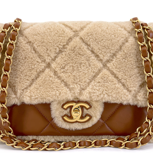 カイロリーズ様　CHANEL ベージュ チョコバーキルティング Chanel 24K Brown Shearling Medium Flap Bag GHW DW7 – Boutique Patina