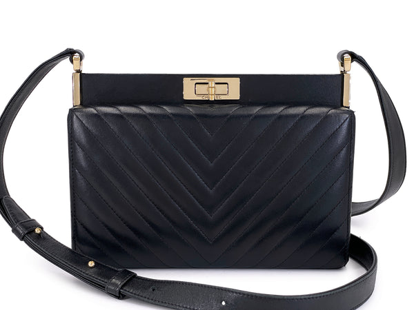 Chanel 18K Black Lambskin Chevron Crossbody Hard Clutch Bag GHW 7ZB