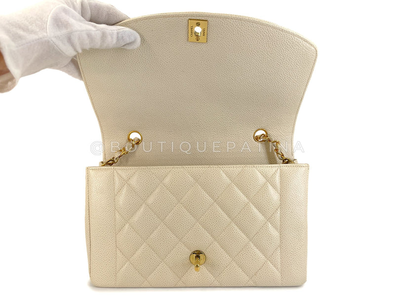 Chanel 1994 Vintage Pale Beige Caviar Medium Diana Flap Bag 24k GHW XI2