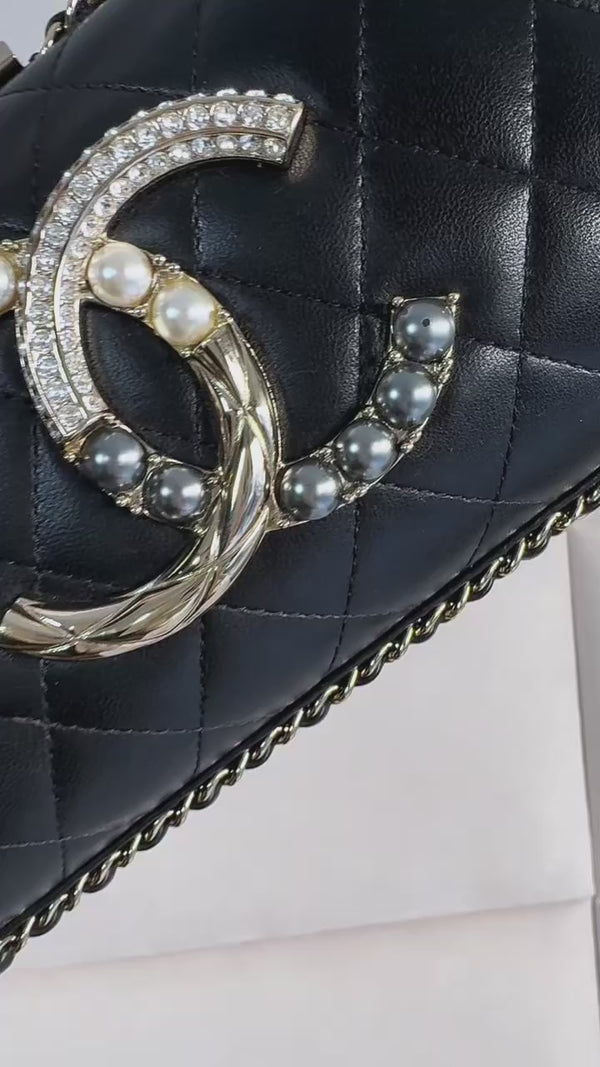 Chanel 2020 Pearl and Crystal CC Chain Around Evening Quilted Clutch Bag Minaudière 1Z2