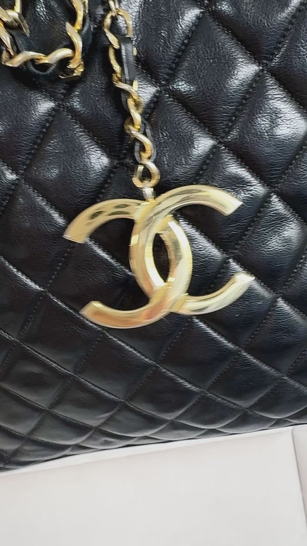 Chanel 1989 Vintage Quilted Black Bucket Tote Bag CC Charm 8RG