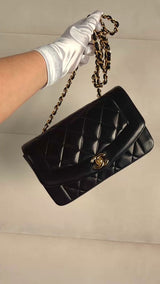 Chanel 1995 Vintage Black Small Diana Flap Bag Lambskin 24k GHW VTN