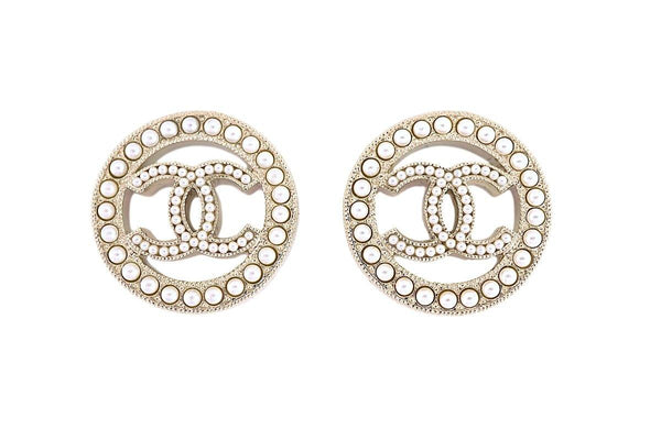 NIB Chanel Classic Circle Pearl Stud Earrings GHW - Boutique Patina