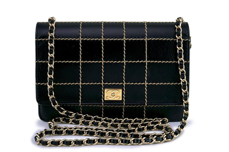 Woman With Black Chanel Leather Bag With Silver Chain And Beige