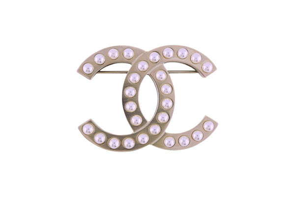 NIB 18P Chanel A98909 Classic Pearl Brushed Gold Large Classic CC Brooch - Boutique Patina