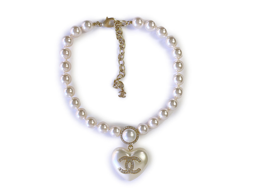 Chanel 21B Pearl Heart Crystal CC Logo Necklace | Dearluxe