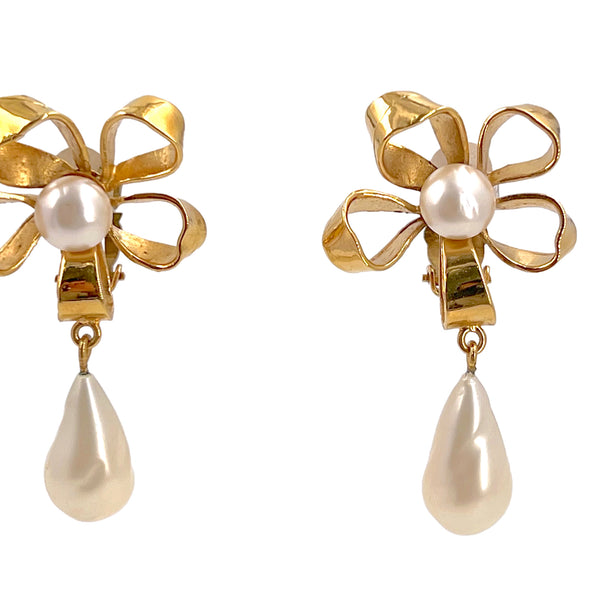 Chanel Vintage 1980s Large Flower Pearl Drop Earrings – Boutique