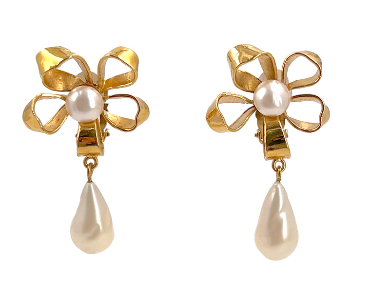 Chanel Vintage 1980s Large Flower Pearl Drop Earrings – Boutique