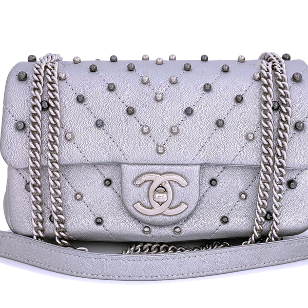 Chanel Silver Chevron Pearl Lambskin Rectangular Mini Flap Bag SHW – Boutique  Patina