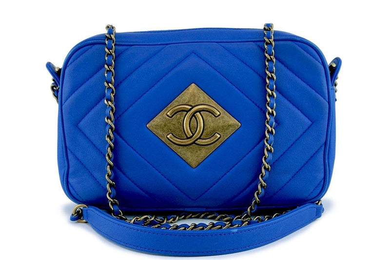 Timeless NEW CHANEL PURSE ZIPPERED BLUE LEATHER QUILTED BLUE