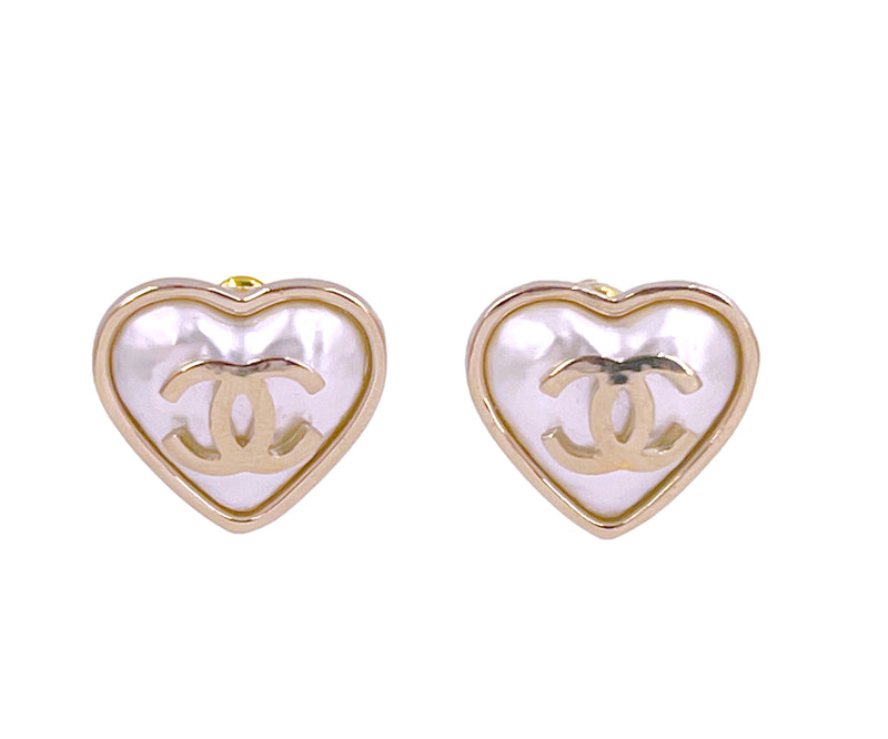NIB 22C Chanel Heart Pearl Gold CC Logo Stud Earrings – Boutique