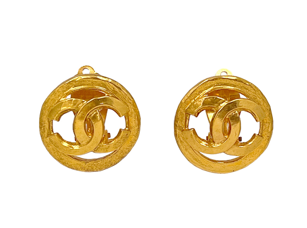 Chanel Vintage 94P Signature Circle CC Gold Stud Earrings Medium