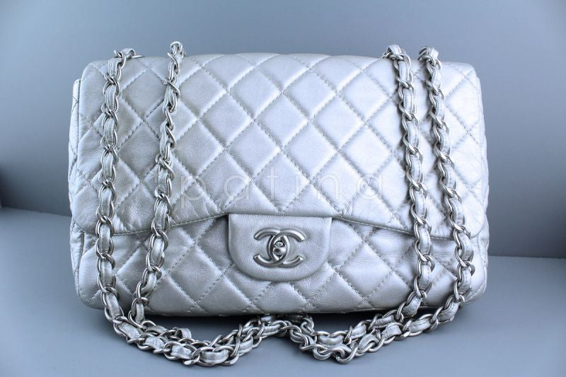 Chanel Silver Lambskin Jumbo 2.55 Quilted Classic Flap Bag – Boutique Patina