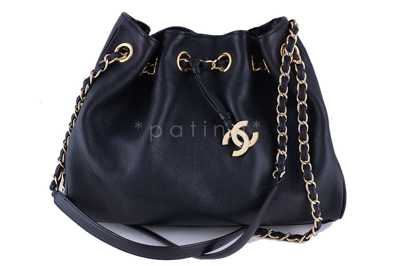 Chanel Black Soft Textured CC Logo Drawstring Tote Shopper Bag – Boutique  Patina