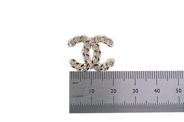 NIB 22C Chanel Heart Pearl Gold CC Logo Stud Earrings – Boutique Patina