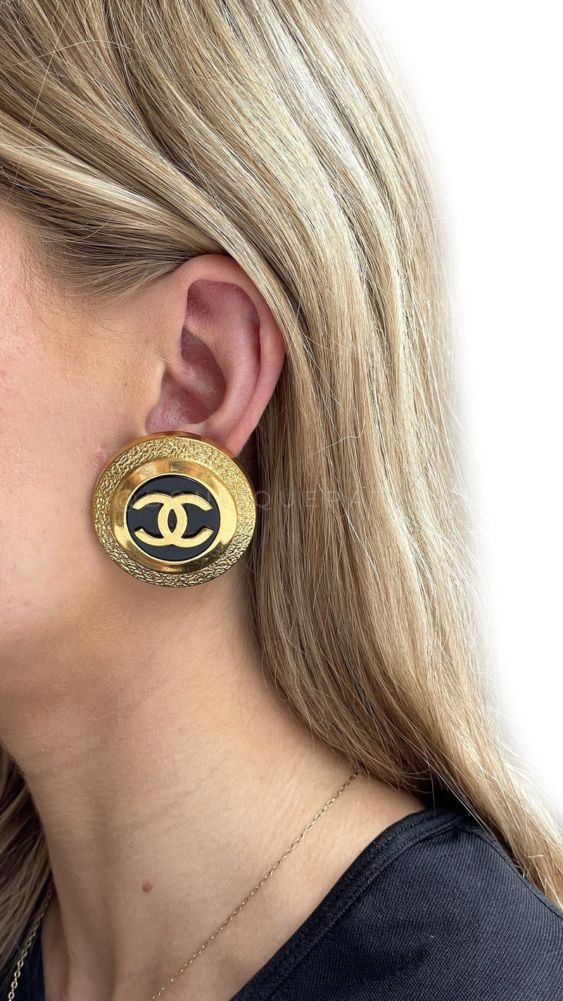 Auth Vintage Chanel stud earrings CC logo vinyl record black