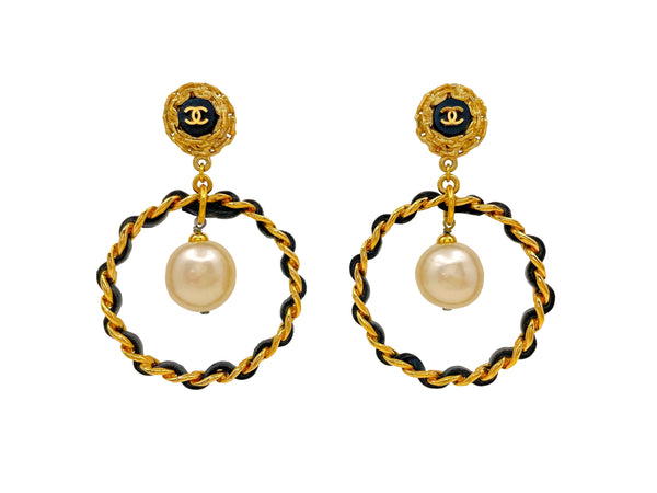 Chanel Earrings CC Logo Gold Finish and White Pearls Drop 1,25 long