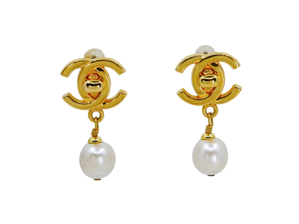 Chanel 96A Vintage Pearl Drop Turnlock Earrings – Boutique Patina
