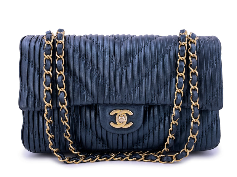 Chanel 2018 Pearly Navy Blue Pleated Chevron Medium Classic Double Flap Bag GHW