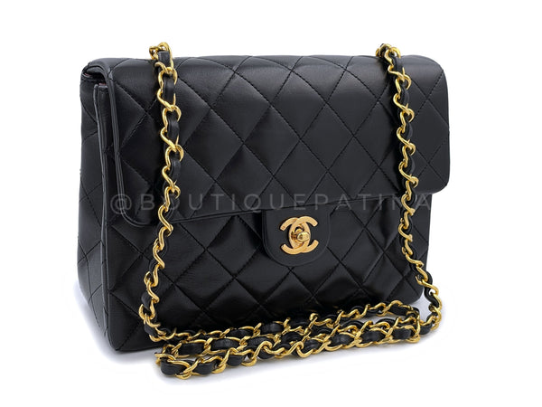CHANEL Classic Lambskin Chain Mini Square Flap Bag black in Gold