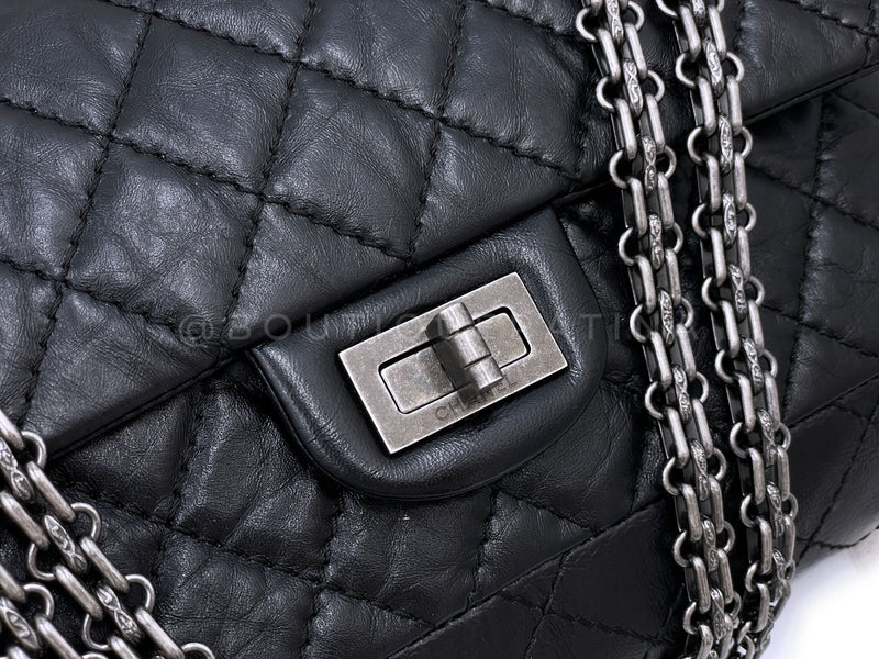 Splendid and Rare Chanel handbag 2.55 small model in iridescent metallic  blue quilted leather, black ruthenium metal trim ref.576345 - Joli Closet