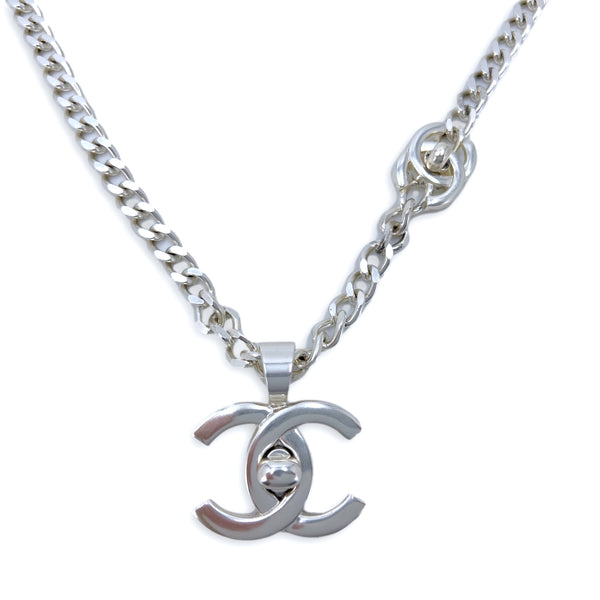 Chanel 96P Vintage Long Turnlock Pendant Necklace Silver – Boutique Patina